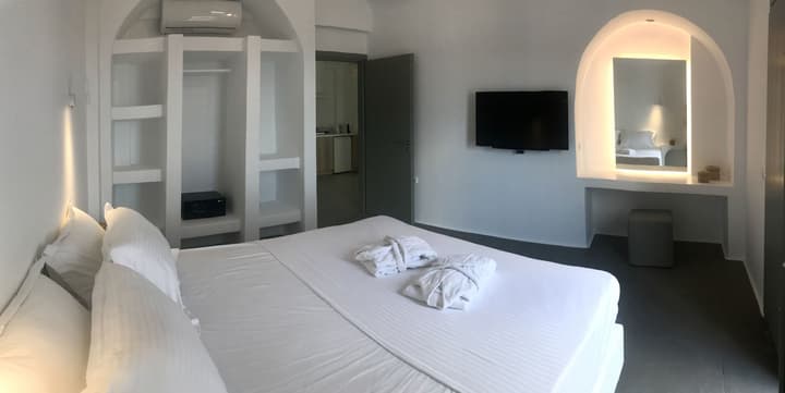 Amphitrite Suites Santorini