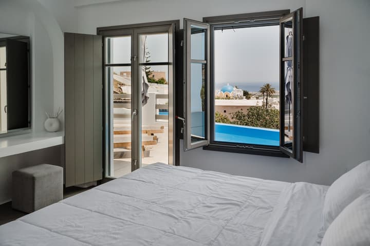 Amphitrite Suites Santorini