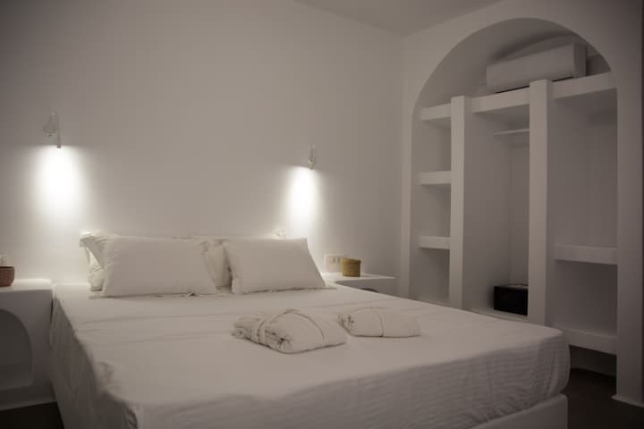 Amphitrite Suites Santorini