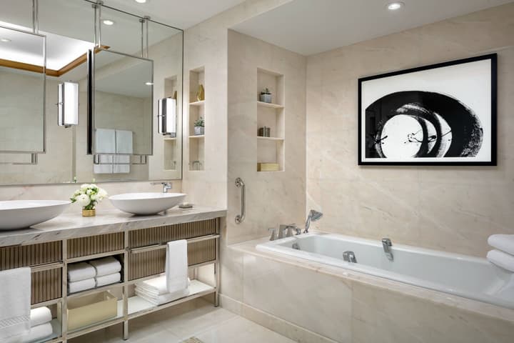 The Ritz-Carlton, Toronto