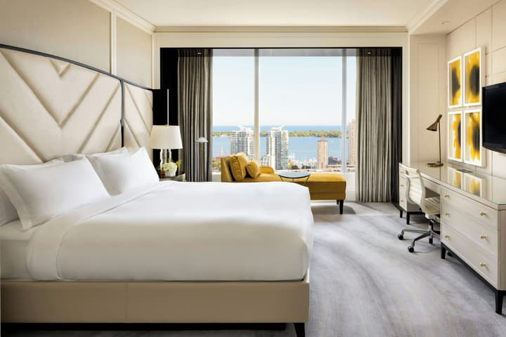 The Ritz-Carlton, Toronto