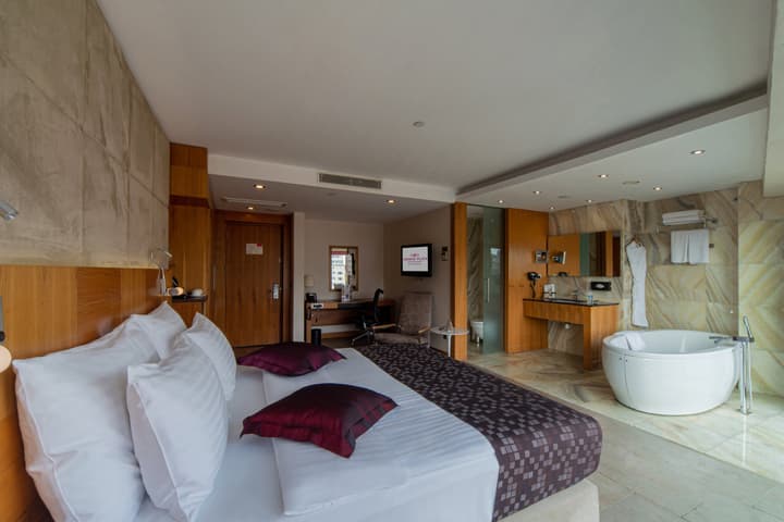 Crowne Plaza Istanbul - Harbiye by IHG