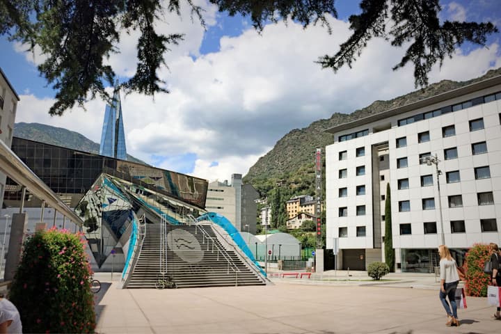 Yomo Mola Park