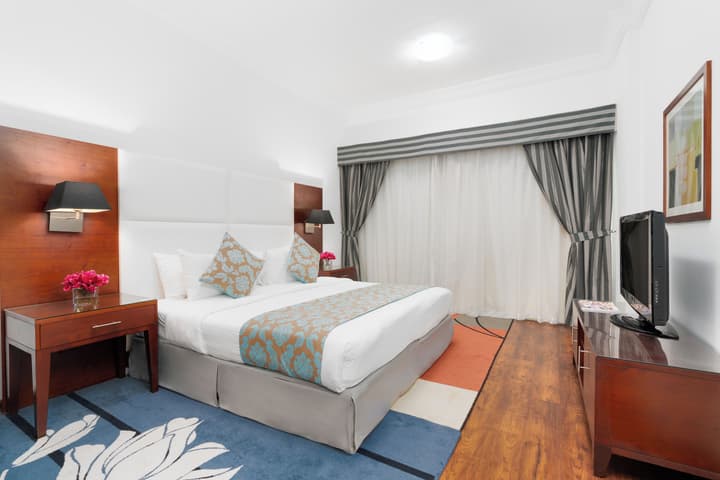 Golden Sands Hotel & Residences