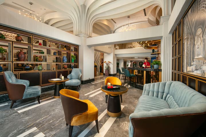 May De Ville Lakeside Hotel