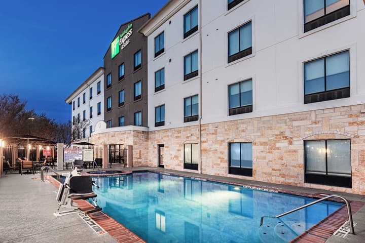 Holiday Inn Express & Suites Del Rio by IHG