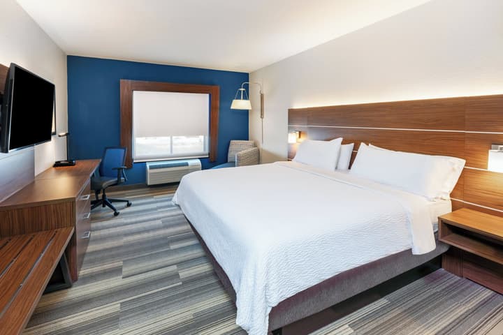 Holiday Inn Express & Suites Del Rio by IHG