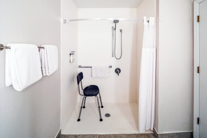 Holiday Inn Express & Suites Del Rio by IHG