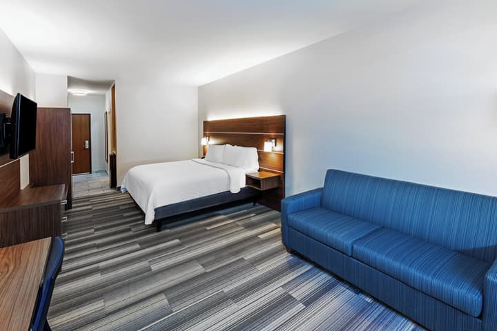 Holiday Inn Express & Suites Del Rio by IHG
