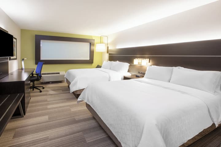 Holiday Inn Express & Suites Del Rio by IHG