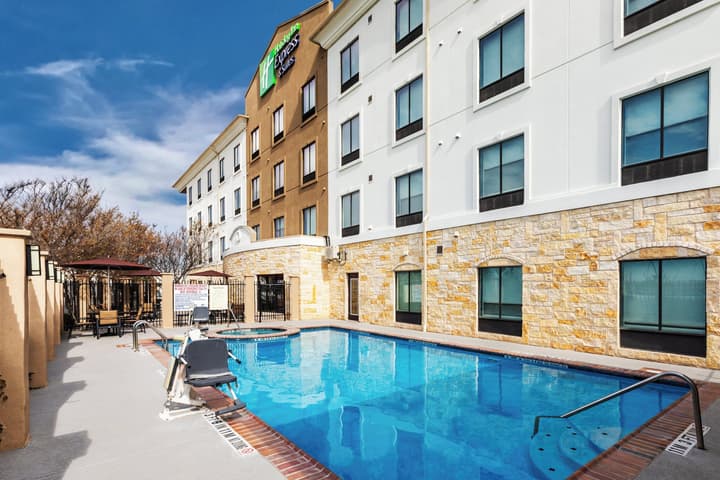 Holiday Inn Express & Suites Del Rio by IHG