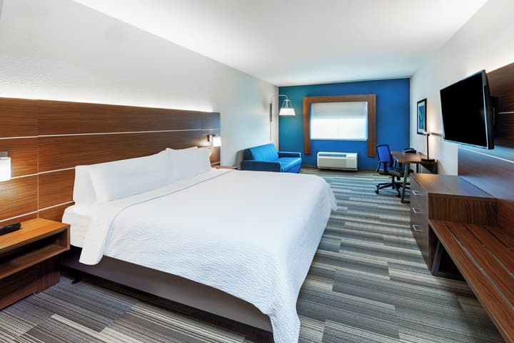 Holiday Inn Express & Suites Del Rio by IHG