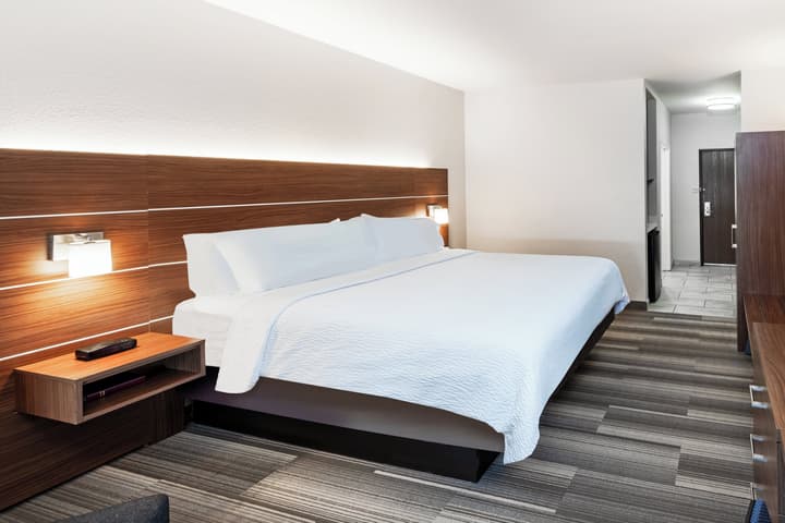 Holiday Inn Express & Suites Del Rio by IHG