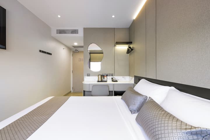 Hotel 81 Palace