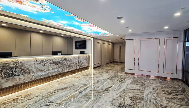 Hotel 81 Palace