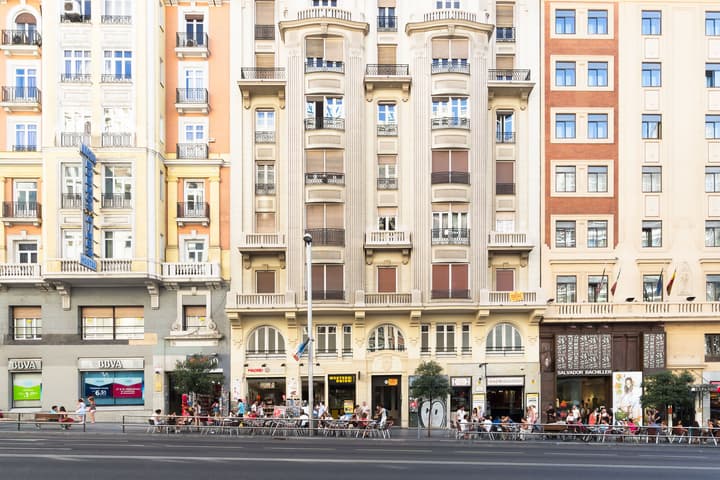 Hostal Gran Via 63 Rooms