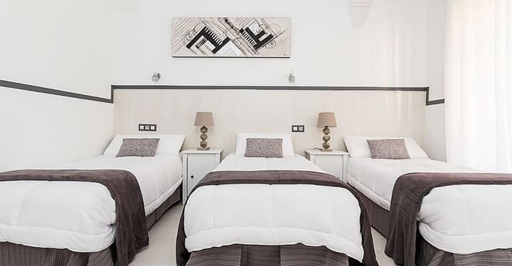 Hostal Gran Via 63 Rooms