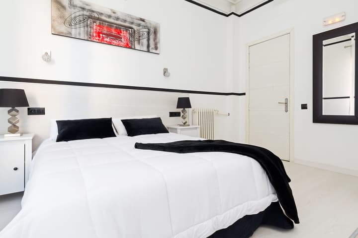 Hostal Gran Via 63 Rooms