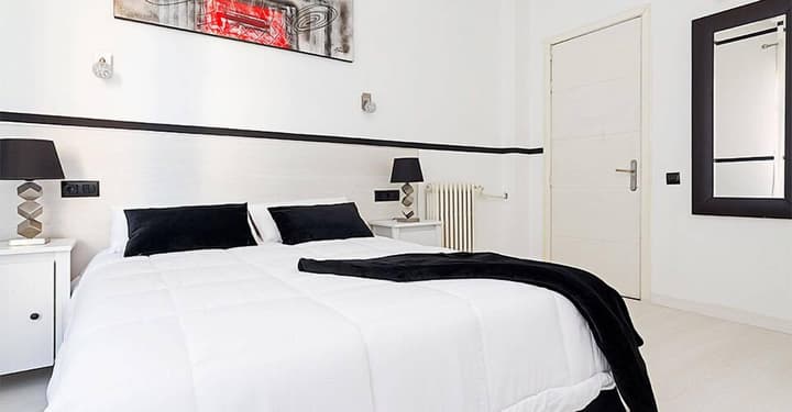 Hostal Gran Via 63 Rooms