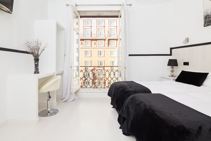Hostal Gran Via 63 Rooms