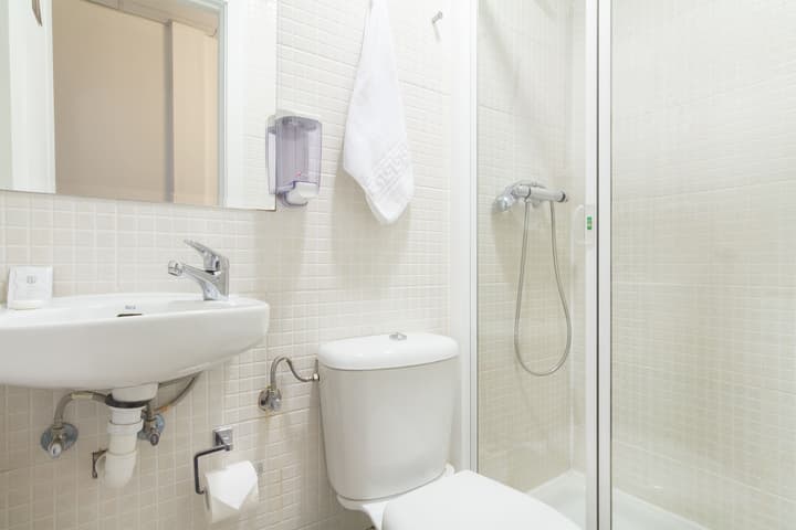 Hostal Gran Via 63 Rooms