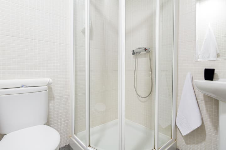Hostal Gran Via 63 Rooms