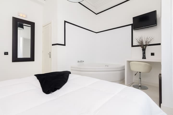 Hostal Gran Via 63 Rooms