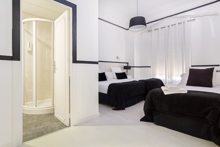 Hostal Gran Via 63 Rooms