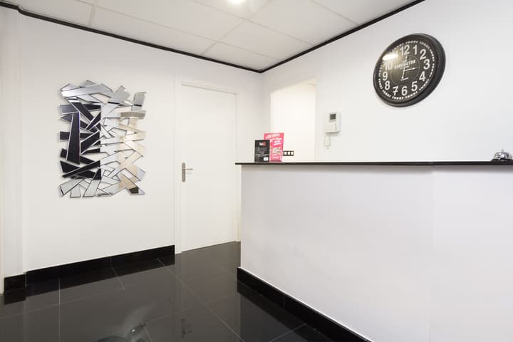 Hostal Gran Via 63 Rooms
