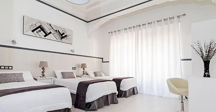 Hostal Gran Via 63 Rooms