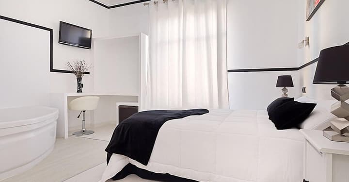 Hostal Gran Via 63 Rooms