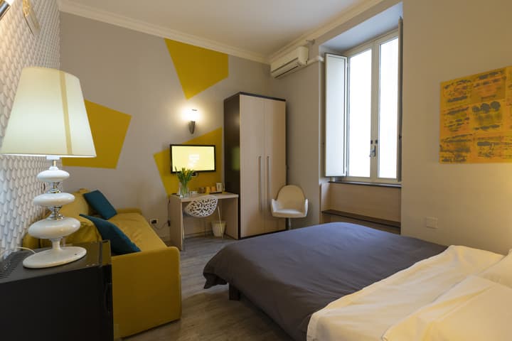H Rooms Boutique Hotel