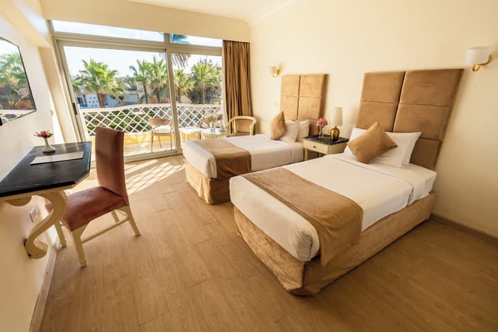 Paradise Inn Beach Resort - Maamoura