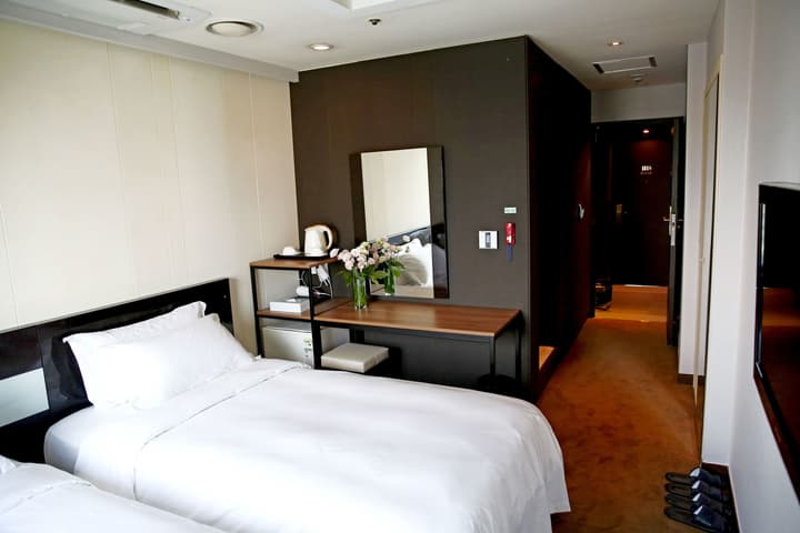The Riverside Hotel