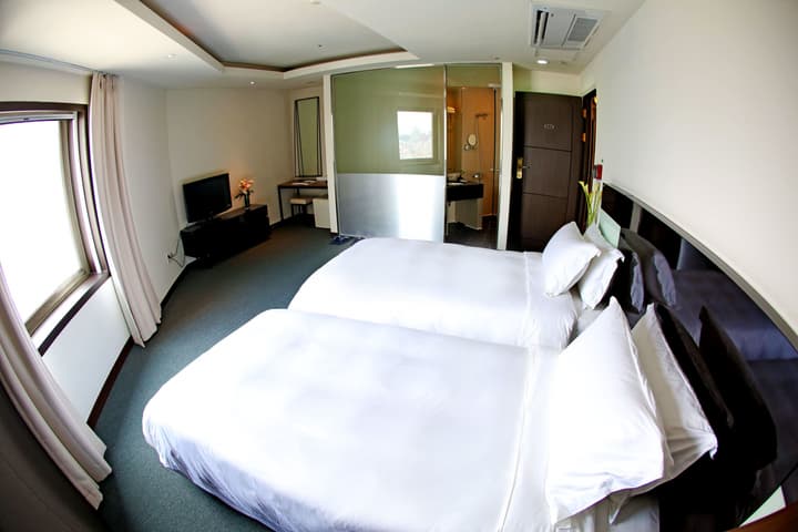 The Riverside Hotel