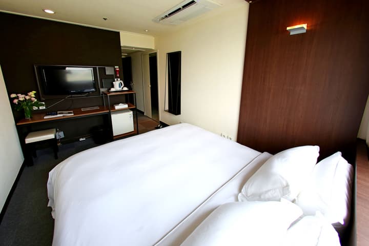 The Riverside Hotel