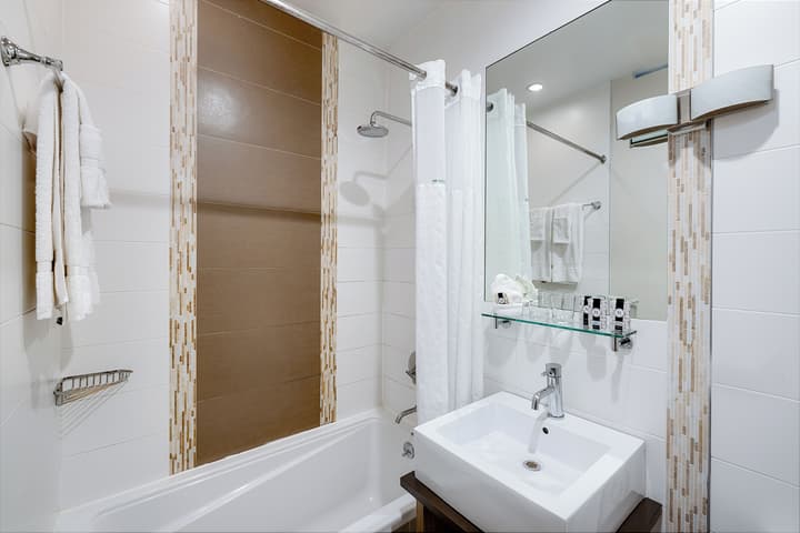 Aura Hotel Brooklyn