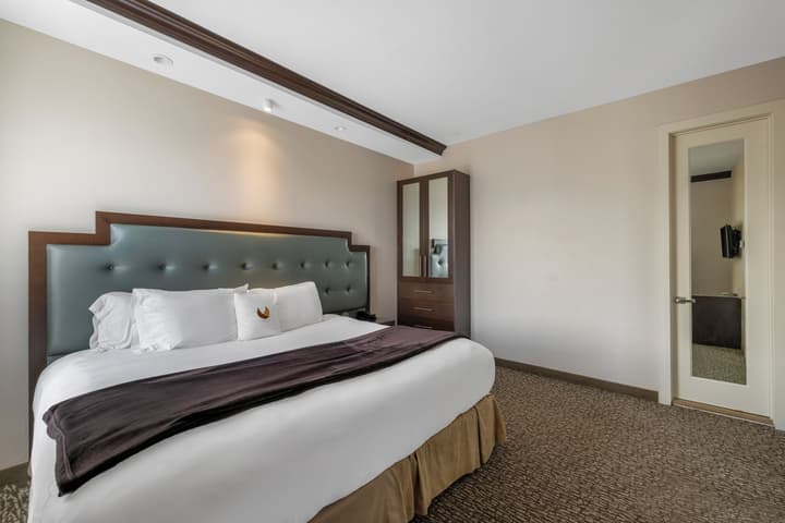 Aura Hotel Brooklyn