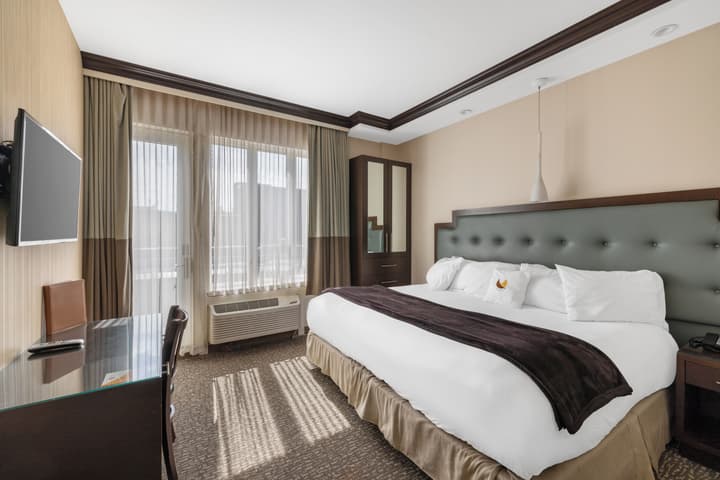 Aura Hotel Brooklyn