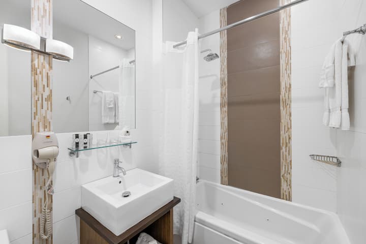 Aura Hotel Brooklyn