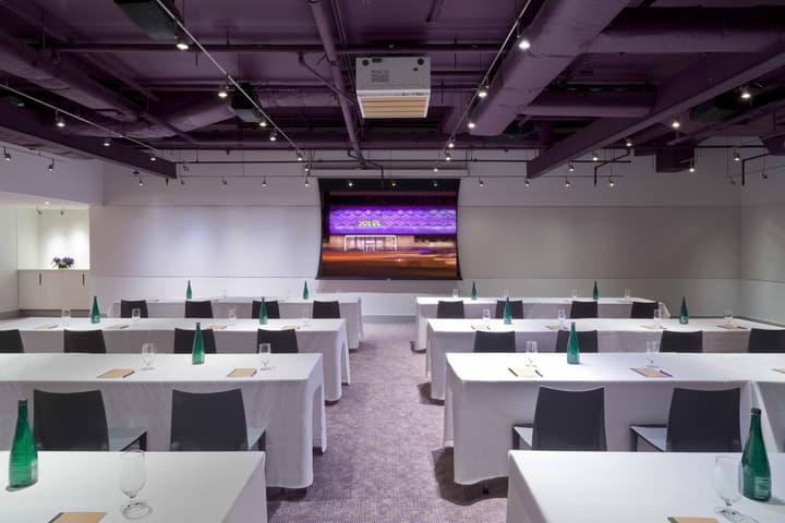 YOTEL New York Times Square, Select by Hilton
