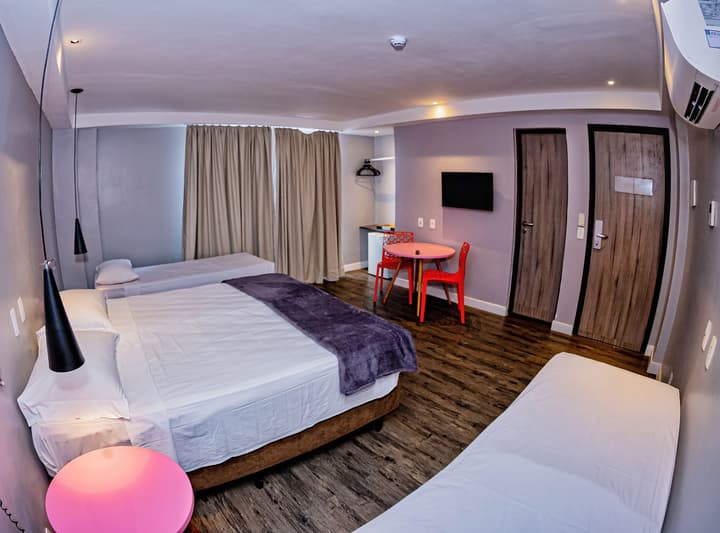 B Hotel
