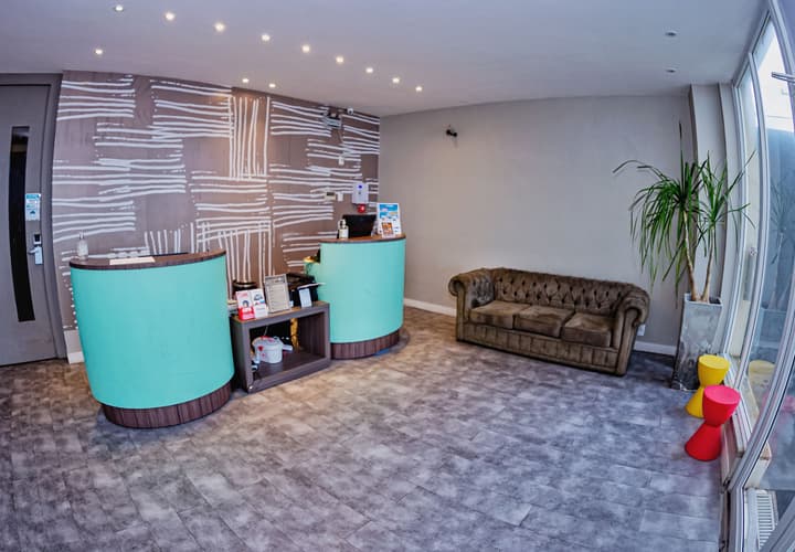 B Hotel