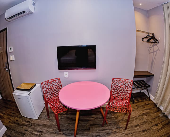 B Hotel
