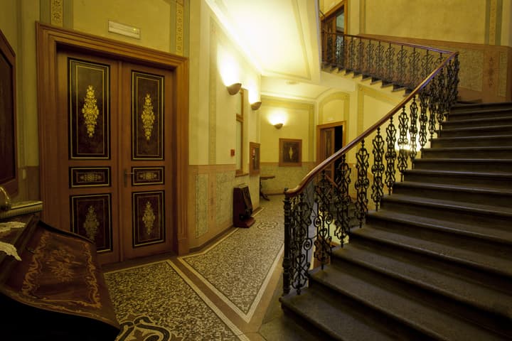 Deminka Palace