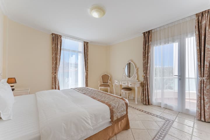 Flamingo Suites Boutique Hotel