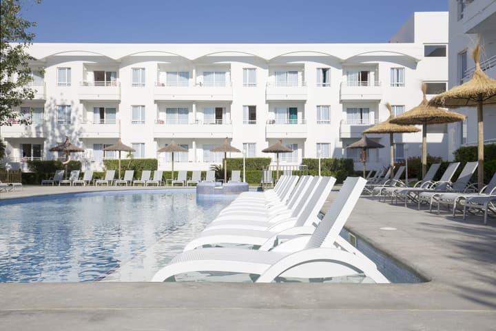 Cabot Hobby Club Apartments