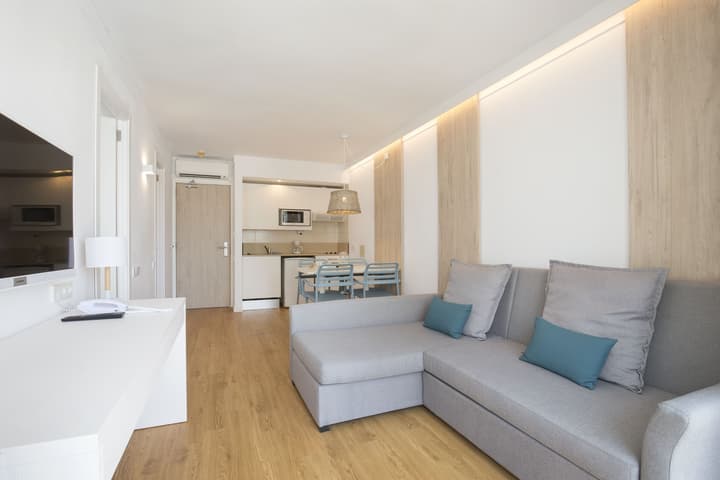 Cabot Hobby Club Apartments