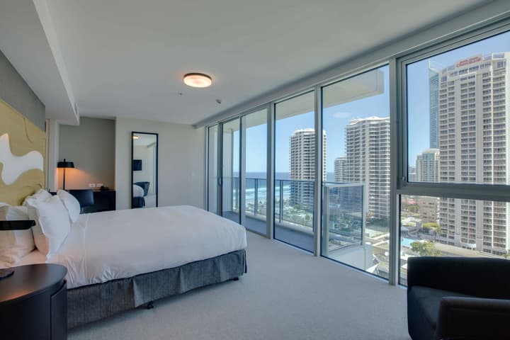 Hilton Surfers Paradise Hotel & Residences