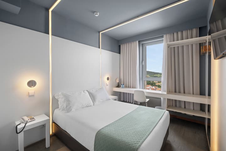 Basic Braga by Axis